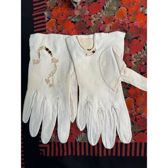 6 pr Vintage Gloves 50s to 70s White Leather With Flaws - Picture 2 of 14
